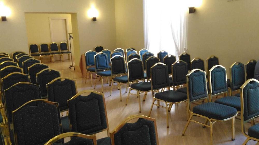 Hotel Palazzo Esedra 4*